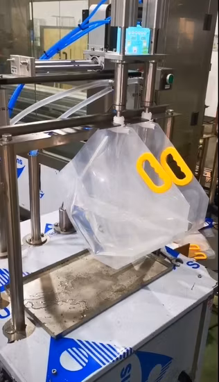 Machine d'emballage de remplissage et de scellage de détergent à lessive liquide, Doypack automatique, pochette à bec verseur
